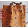 MCM Beuteltasche Klein Cognac Canvas