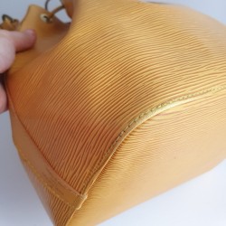 Louis Vuitton Petit Sac Noe Gelb Epi Leder.