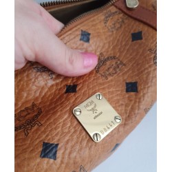 MCM Crossbody/Umhängetasche Rund Cognac Canvas Leder