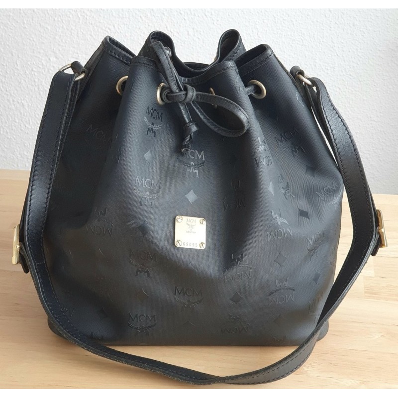 MCM Beuteltasche Medium – Klassik Schwarz Vinyl