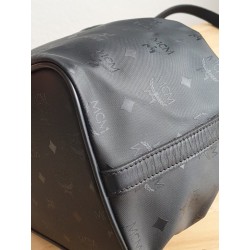 MCM Beuteltasche Medium – Klassik Schwarz Vinyl