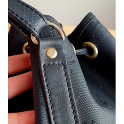 MCM Beuteltasche Medium – Klassik Schwarz Vinyl