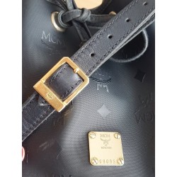 MCM Beuteltasche Medium – Klassik Schwarz Vinyl