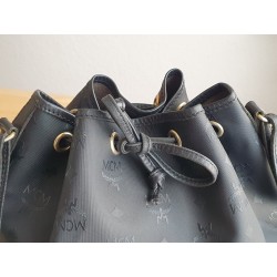 MCM Beuteltasche Medium – Klassik Schwarz Vinyl