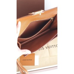 Louis Vuitton Epi Sellier Dragonne Clutch Epi Leder Kenian M52618