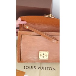 Louis Vuitton Epi Sellier Dragonne Clutch Epi Leder Kenian M52618