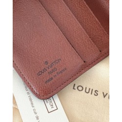 Louis Vuitton Portemonnaie Compact Zipped Canvas.