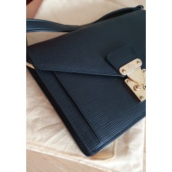 Louis Vuitton Epi Sellier Dragonne Clutch/Crossbody Epi Leder Schwarz M52618