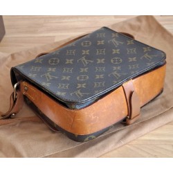 Louis Vuitton Cartouchiere