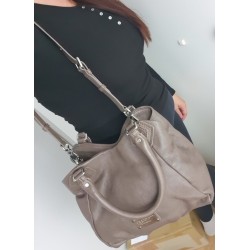 Marc Jacobs Schultertasche aus weichem Leder Graubraun/Mokkabraun mit silbernen Schnallen