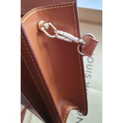 Louis Vuitton Epi Sellier Dragonne Clutch Epi Leder Kenian M52618