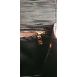 Louis Vuitton Epi Sellier Dragonne Clutch/Crossbody Epi Leder Schwarz M52618