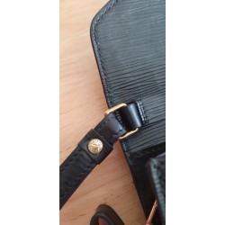 Louis Vuitton Epi Sellier Dragonne Clutch/Crossbody Epi Leder Schwarz M52618