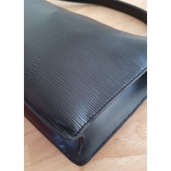 Louis Vuitton Epi Sellier Dragonne Clutch/Crossbody Epi Leder Schwarz M52618