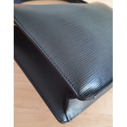 Louis Vuitton Epi Sellier Dragonne Clutch/Crossbody Epi Leder Schwarz M52618