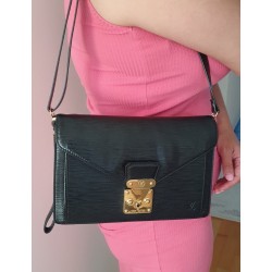 Louis Vuitton Epi Sellier Dragonne Clutch/Crossbody Epi Leder Schwarz M52618