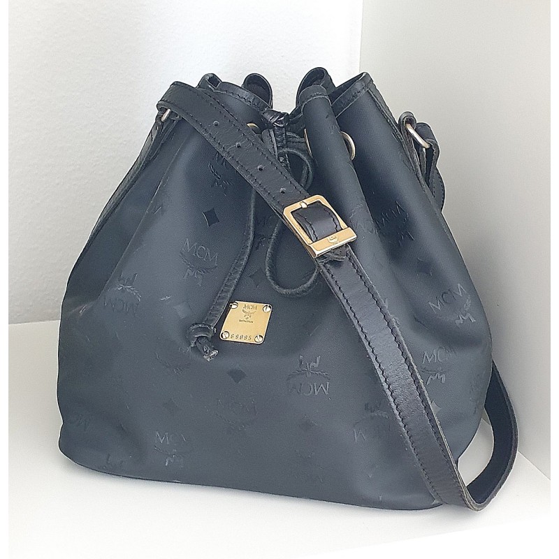 MCM Beuteltasche Medium – Klassik Schwarz Vinyl