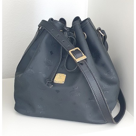 MCM Beuteltasche Medium – Klassik Schwarz Vinyl