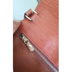 Louis Vuitton Epi Sellier Dragonne Clutch Epi Leder Cognac M52618