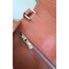 Louis Vuitton Epi Sellier Dragonne Clutch Epi Leder Cognac M52618