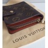 Louis Vuitton Portemonnaie Compact Zipped Canvas.