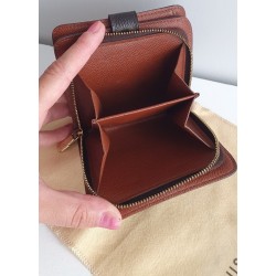 Louis Vuitton Portemonnaie Compact Zipped Canvas.