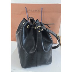 Louis Vuitton Petit Sac Noé Epi mit D-Ring Schwarz.