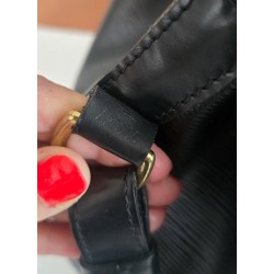Louis Vuitton Petit Sac Noé Epi mit D-Ring Schwarz.