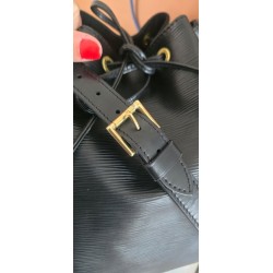 Louis Vuitton Petit Sac Noé Epi mit D-Ring Schwarz.