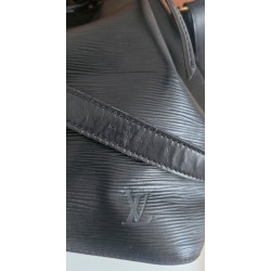 Louis Vuitton Petit Sac Noé Epi mit D-Ring Schwarz.