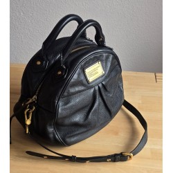 Marc By Marc Jacobs Henkel/Crossbody Tasche Softleder Rundform Schwarz