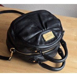 Marc By Marc Jacobs Henkel/Crossbody Tasche Softleder Rundform Schwarz