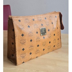 Mcm Nécessaire Poche Toilette Medium Heritage Cognac Canvas.