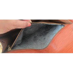 Louis Vuitton Epi Sellier Dragonne Clutch Epi Leder Cognac M52618