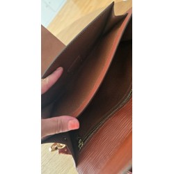 Louis Vuitton Epi Sellier Dragonne Clutch Epi Leder Cognac M52618