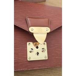 Louis Vuitton Epi Sellier Dragonne Clutch Epi Leder Cognac M52618
