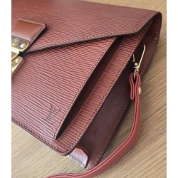 Louis Vuitton Epi Sellier Dragonne Clutch Epi Leder Cognac M52618