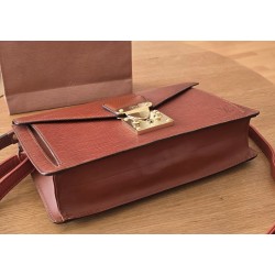 Louis Vuitton Epi Sellier Dragonne Clutch Epi Leder Cognac M52618