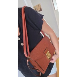 Louis Vuitton Epi Sellier Dragonne Clutch Epi Leder Cognac M52618