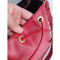 Louis Vuitton Petit Sac Noé Rot Epi mit D-Ring