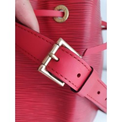 Louis Vuitton Petit Sac Noé Rot Epi mit D-Ring