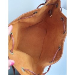Louis Vuitton Petit Sac Noe Epi Leder Cognac mit D-Ring.