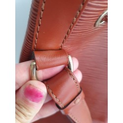 Louis Vuitton Petit Sac Noe Epi Leder Cognac mit D-Ring.