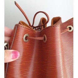Louis Vuitton Petit Sac Noe Epi Leder Cognac mit D-Ring.