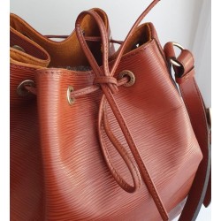 Louis Vuitton Petit Sac Noe Epi Leder Cognac mit D-Ring.